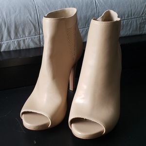 Simply Vera boot heels